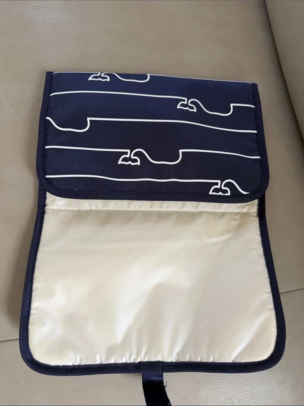 Vineyard Vines stylish navy